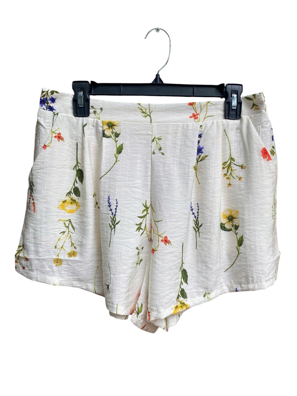 Umgee NWT Boutique Style Pleated Ivory Floral Print Shorts Womens Size Large